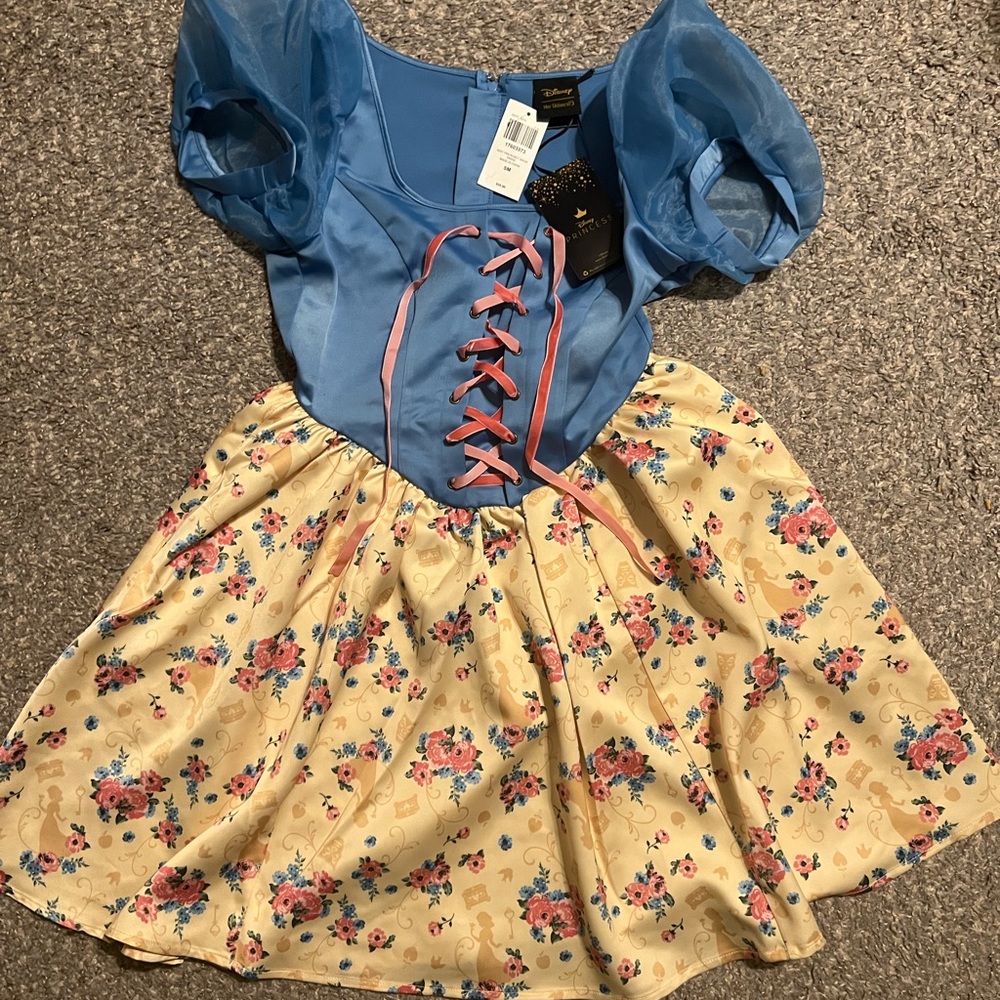 Hot topic her universe brand new with tags snow white cosplay dress small
